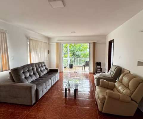 Casa ampla no Bairro das Nações