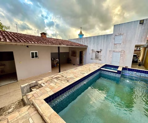 Casa para Venda em Itanhaém, Tupy, 3 dormitórios, 1 suíte, 2 banheiros, 2 vagas