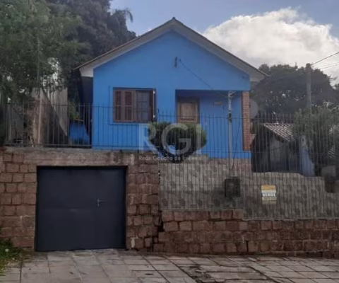 Casa no bairro Belem Novo, 2 dormitorios ,2 salas ,cozinha ,casa bem arejada e ampla,agradavel inverno e verão,acima do nivel da rua. &lt;BR&gt;Com amplo pátio aréa de serviço separada.&lt;BR&gt;Chura