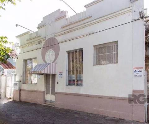 Casa comercial com aproximadamente 157m² privativos, com salas amplas, 2 banheiros, e estacionamento exclusivo para 5 vagas. Localização excelente, situada no coração do bairro Menino Deus, próxima da