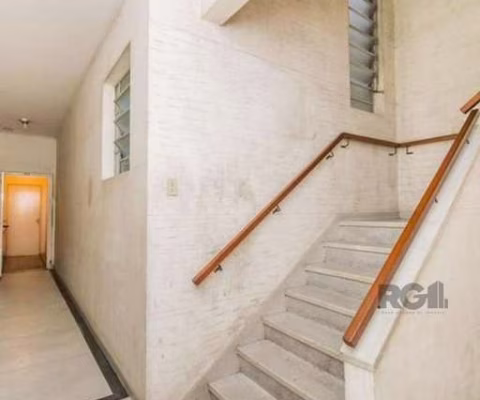 Apartamento à venda na Rua Santa Cecília, no bairro Santa Cecília, em Porto Alegre  &lt;BR&gt;&lt;BR&gt;Amplo e bem localizado, este apartamento conta com 108 metros quadrados de área construída, ofer
