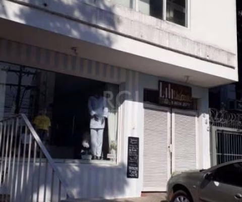 Casa com 3 pavimentos, com ótima localização para comércio. Próximo ao Shopping Praia de Belas, 5 min, próximo ao Marinha do Brasil e 5min , 8min do centro de Porto Alegre. A casa tem 4 (quatro) dormi