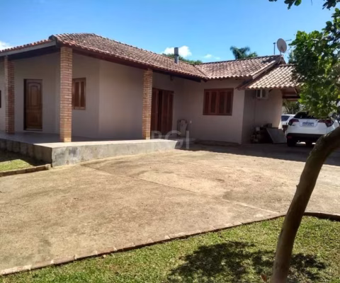 CASA À VENDA BAIRRO LAGEADO, ZONA SUL PORTO ALEGRE.&lt;BR&gt;&lt;BR&gt;Casa com 02 dormitórios, banheiro social, cozinha e amplo pátio.&lt;BR&gt; &lt;BR&gt;*AVALIA RECEBER IMÓVEL E CARRO NA NEGOCIAÇÃO