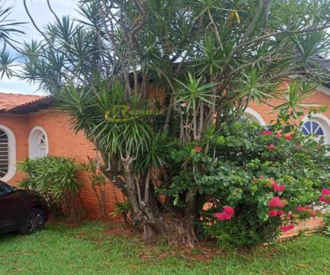Excelente casa padrão em terreno co topografia totalmente plana.