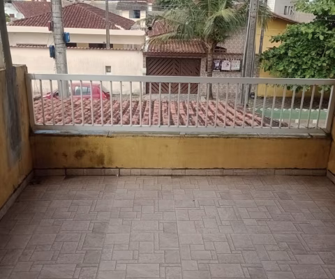 SOBRADO COM 3 DORMITÓRIOS NA PRIMEIRA QUADRA DA PRAIA