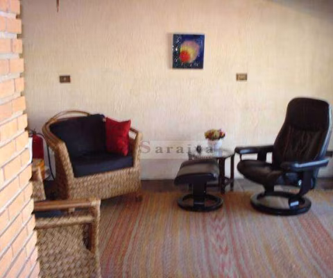 Sobrado para venda em Centro de 260.00m² com 3 Quartos, 1 Suite e 3 Garagens