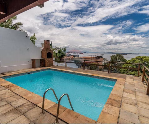 Casa para venda em Praia Da Bandeira de 294.00m² com 4 Quartos, 1 Suite e 2 Garagens