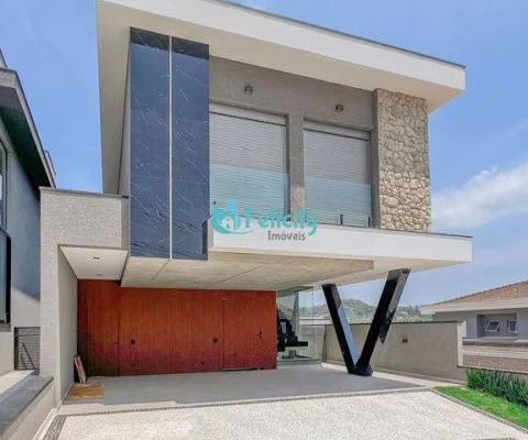Casa de Condomínio com 3 suítes, 6 vagas, 265m2 em Alphaville