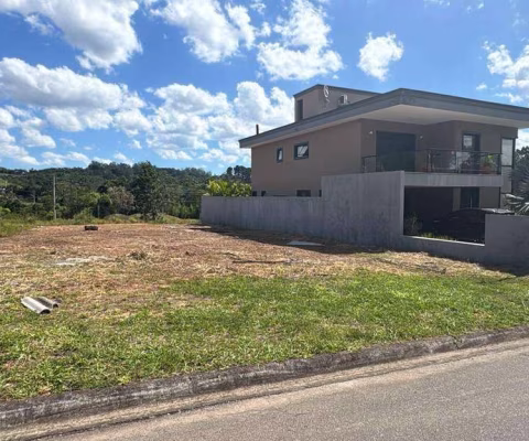 Terreno Plano com Vista Deslumbrante em Condomínio Fechado!