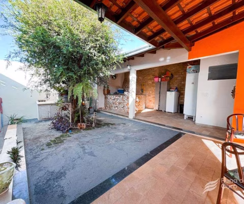 Casa com espaço gourmet e lindo jardim no bairro Umuarama