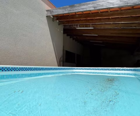 Venda: Casa com piscina, 3 Dorms, 1 Suíte em Londrina - R$ 390 mil