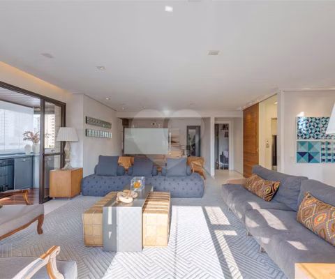 Apartamento com 3 quartos à venda em Moema - SP