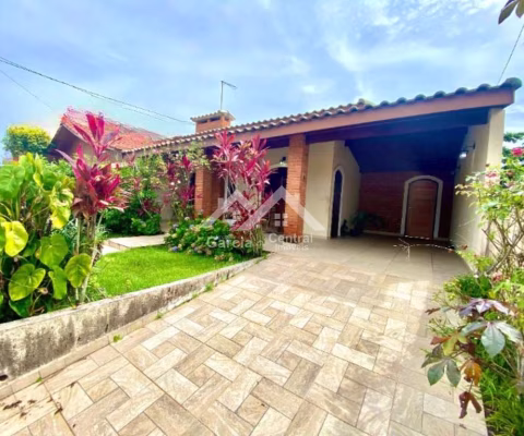 Casa com edícula no centro de Peruíbe