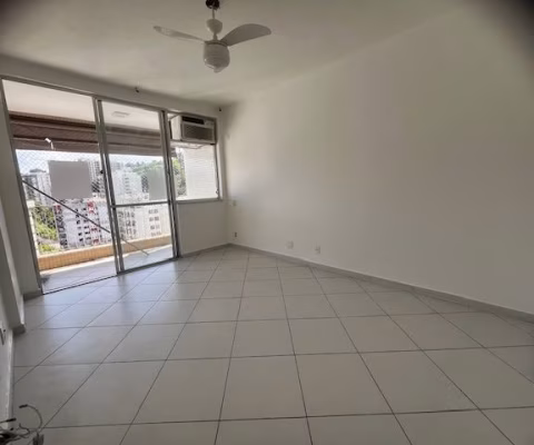 No miolo de Icaraí! 2 qts com suíte e 1 vaga