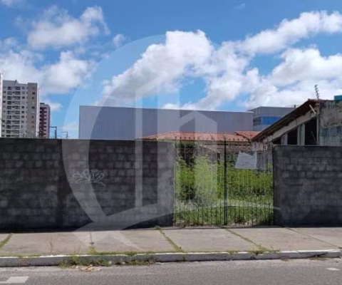 AMPLO TERRENO À VENDA NA ATALAIA COM LOCALIZAÇÃO PRIVILEGIADA