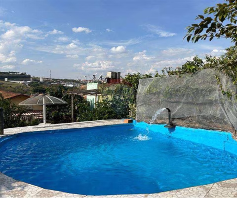 Casa com Piscina à Venda no Vilarejo , em Cabreúva