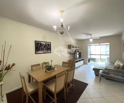 Apartamento à venda 2 dormitórios/quartos, 1 box/vaga,  mobiliado, Vista Mar, Frente Av. Ubirajara em Capão da Canoa.