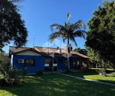 Casa  em alvenaria ,180m2 e  terreno de 1.012,00,  Condomínio Gouffe II, Águas Claras, Viamão/RS.