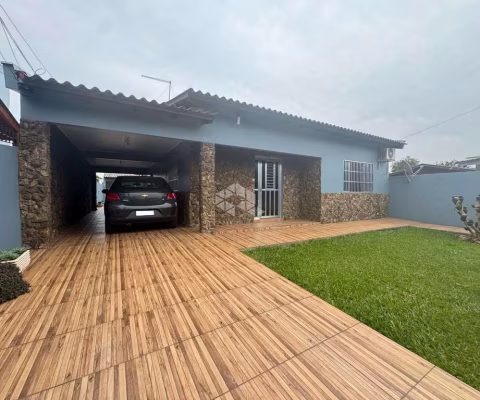 Casa à venda no bairro Harmonia - 2 dormitórios, piscina e espaço gourmet completo