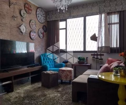 Apartamento 02 dormitórios, com pátio, com 77 m² privativos, térreo, no Menino Deus