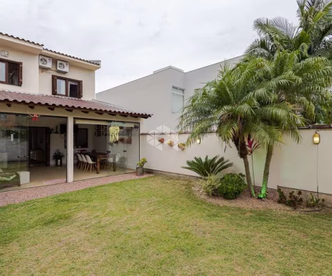 Casa em condomínio 3 dormitórios, 1 suíte, 3 vagas, Jardim Planalto, Porto Alegre.