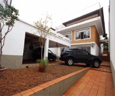 Casa comercial ideal para Clinica.