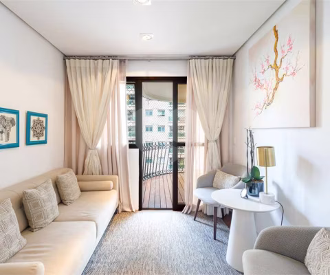 Apartamento reformado com 3 suites 2 vagas em Moema fora de rota