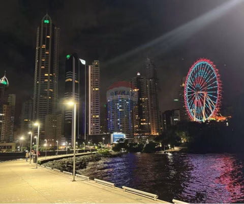 Apartamento em Balneário Camboriú na Quadra Mar da Barra Norte, Edifício Skyline Tower, com 151m2, 4 suítes, 2 vagas de garagem