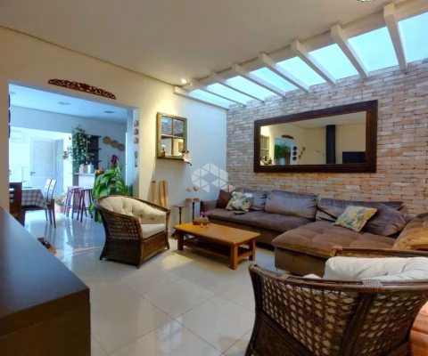 CASA TÉRREA COM 4 DORMITÓRIOS MAIS APARTAMENTO NOS FUNDOS