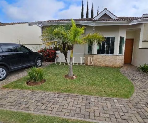 Casa térrea à venda em condomínio dentro da cidade