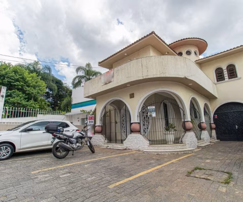 Casa tipo para venda com 6 quartos, sendo 2 suítes, 312m²