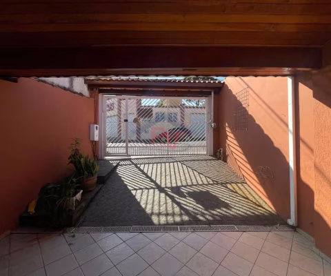 Casa 2 dormitórios para Locação em Atibaia, Jardim Alvinópolis, 2 dormitórios, 3 banheiros, 2 vagas