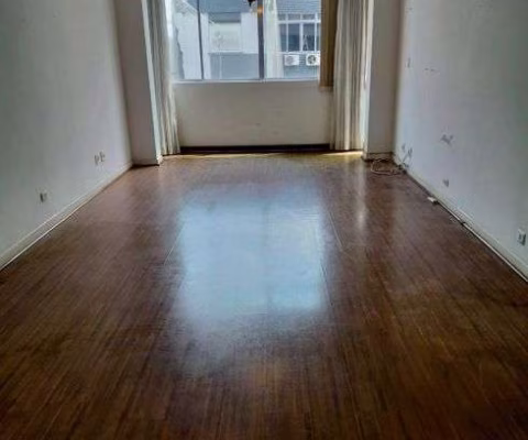 Ótimo apto 2 dormts + deps empregada, com varanda !