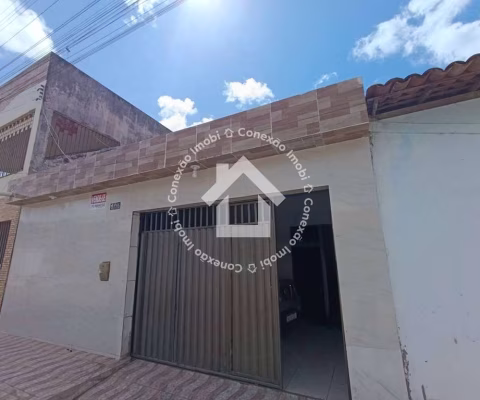 Casa à venda no Conjunto Eduardo Gomes com 3 quartos