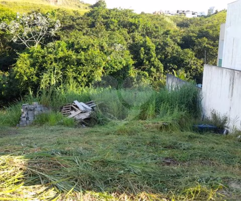 Terreno à venda em Jardim Amália - RJ