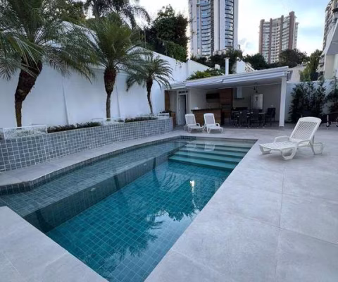 Casa Residencial Alphaville 1 - Semi-térrea e Reformada!