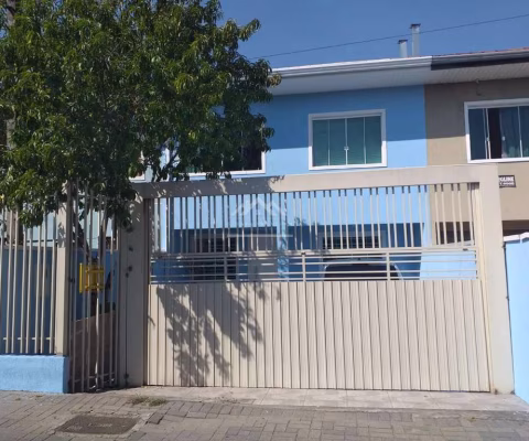 Sobrado para Venda em Curitiba, Boqueirão, 4 dormitórios, 1 suíte, 2 banheiros, 2 vagas