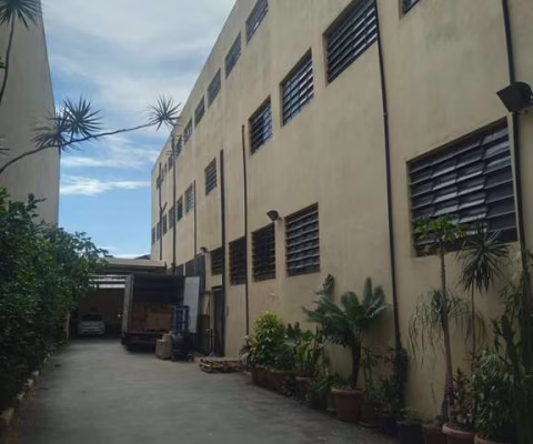 Prédio Comercial de Alto Padrão na Barra Funda, São Paulo-SP: 6 Salas, 7 Banheiros, 5 Vagas de Garagem, 1.500m² de Área.