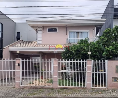 12111 - Casa Semi Mobiliada com 03 Quartos e Piscina no bairro  Petrópolis
