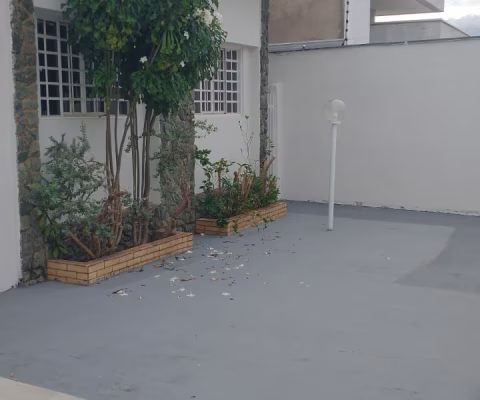 Casa térrea para alugar com 4 quartos sendo 2 suítes