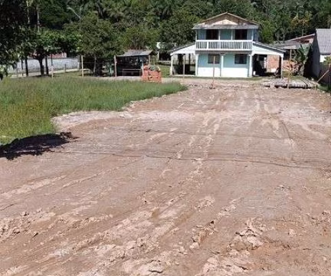 Terreno 700 m² de frente para a Alexandra/ Matinho