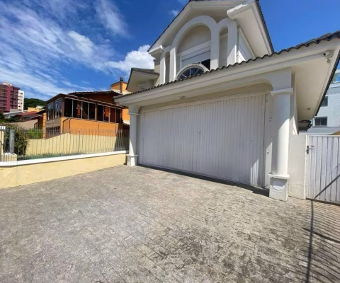 Casa com 4 dormitórios para locação no João Paulo