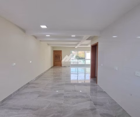SOBRADO NOVO COM 4 QUARTOS 2 SUÍTES 3 VAGAS COM QUINTAL E TERRAÇO Á VENDA