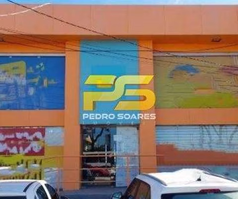 Loja 320m² + 12m de vitrine para locação por R$15.000,00.