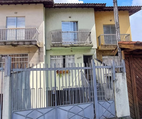 Sobrado de 3 Dorms.  3 vagas , localização excelente!!