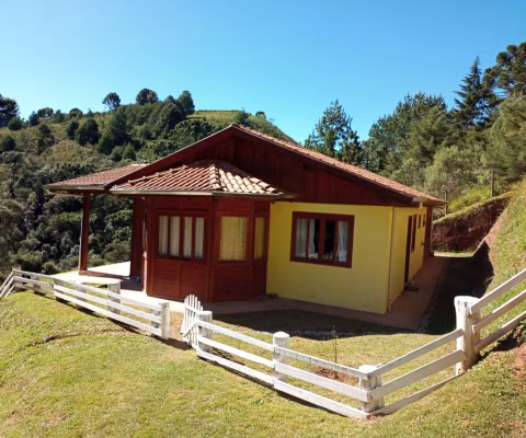 Linda Casa 3D com Suíte - Em Excelente Localização!