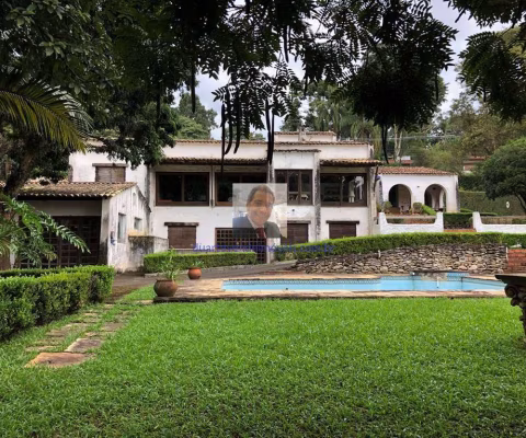 Vende-se Casa 4DORM/4SUITES no Chác. do Refúgio