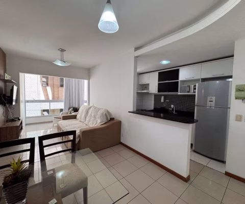 Vendo ótimo apartamento de 2 quartos com suíte próximo ao mar, com varanda