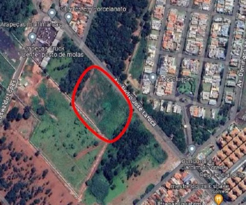 Área com 1.635 m² - Jardim Santa Marta - Araraquara - SP