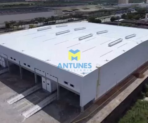 Alugue galpão NOVO em condomínio com 951,47m² 3 docas, em Prazeres na BR-101